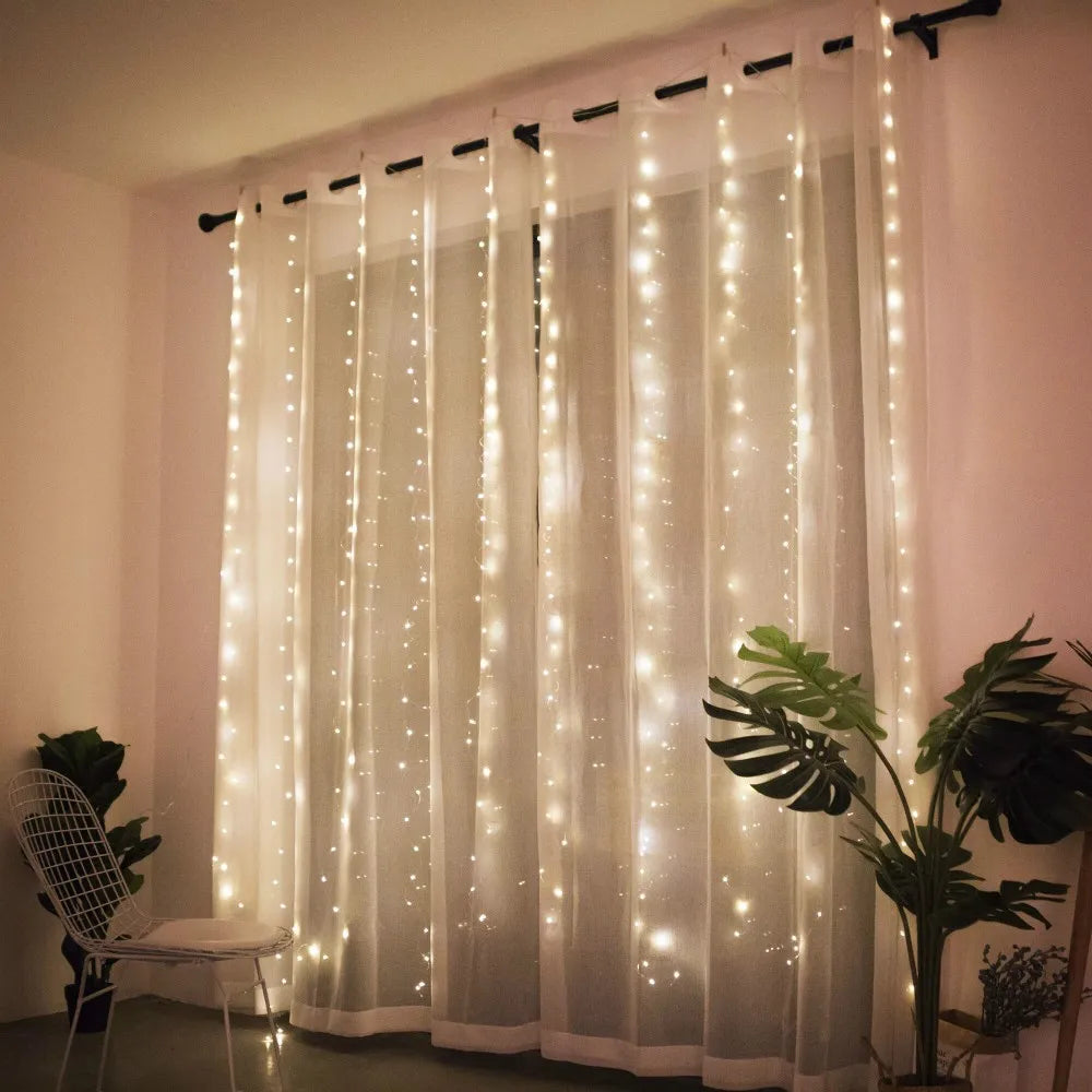 IcicleGlow Curtain Lights – Highlights icicle shape + glow effect